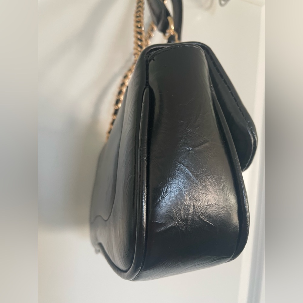 Juicy Couture Fashion Vibe Flap Crossbody Black Chain Strap Logo Textured NWT - Picture 5 of 16
